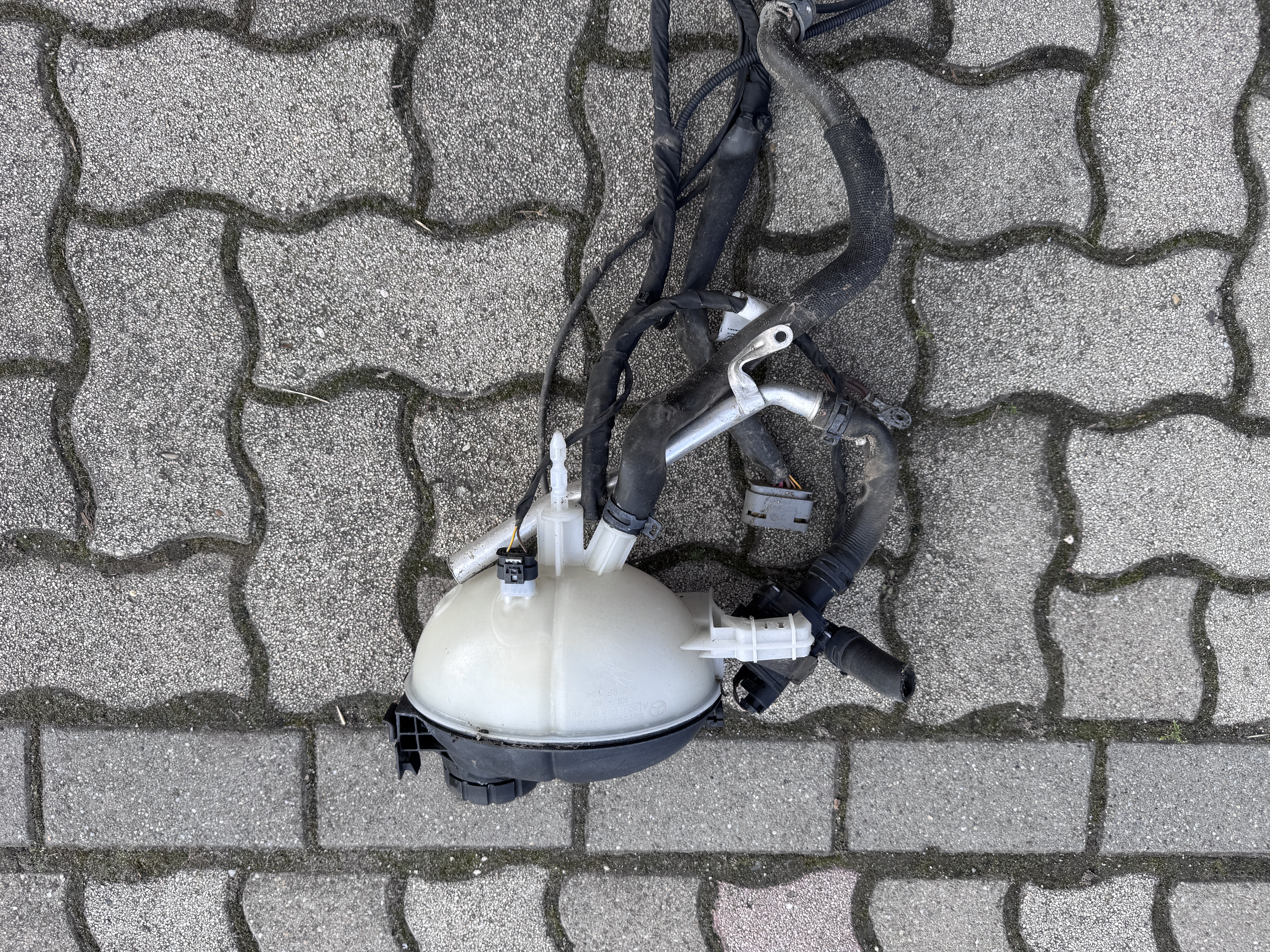 Hűtőfolyadék tartály