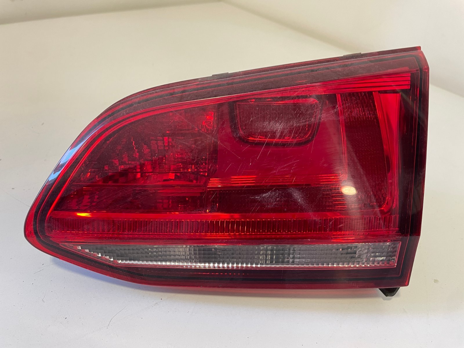Volkswagen Golf VII kombi jobb hátsó belső lámpa 5G9 945 094